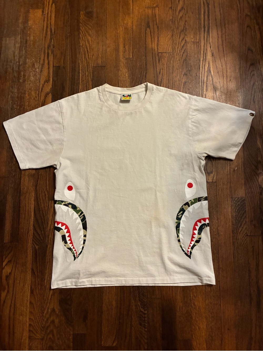 Bape side shark tshirt size XL